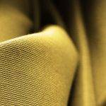 Stoffdetail blickdichter Vorhang goldgelb