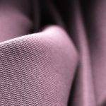 Stoffdetail blickdichter Vorhang lila hell