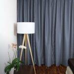 blickdichter Vorhang taubenblau bei geschlossener Store