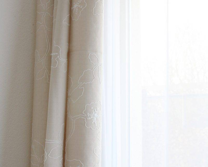 Blickdichter Vorhang PIACENZA Beige Kombiniert Mit Gardine
