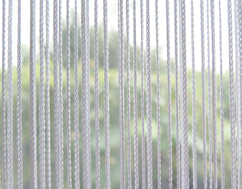 Fliegengardine weiss mit Ausblick Garten
