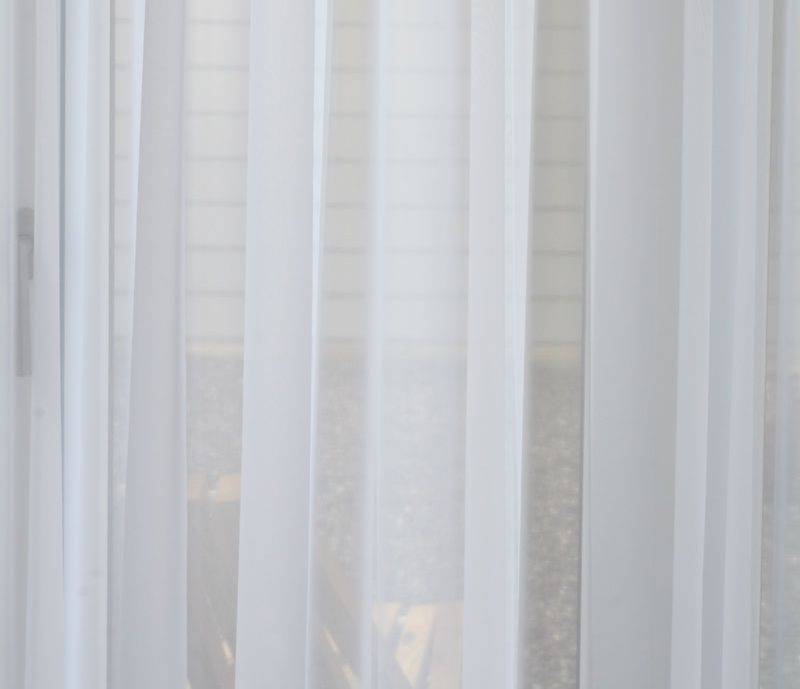 Halbtransparente Gardinen - Ausblick nach draußen