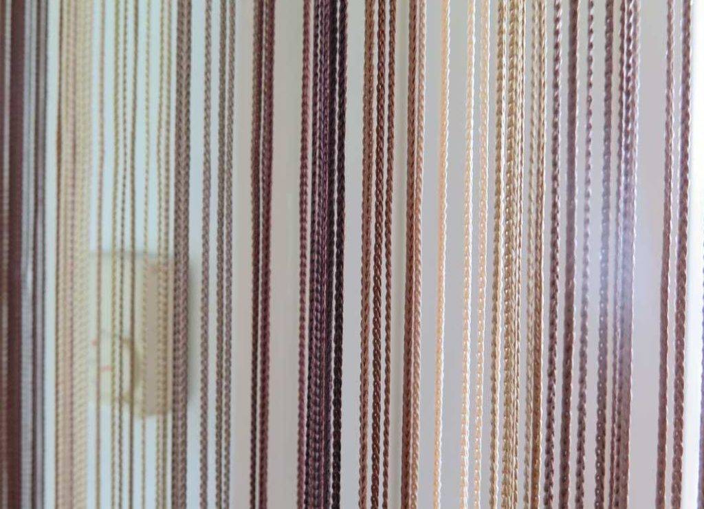 Vorhang als Tür in Braun-Beige