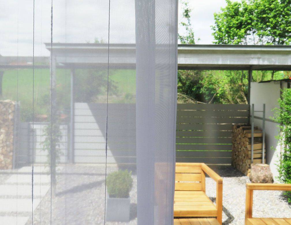Vorhang transparent mit Ausblick Garten