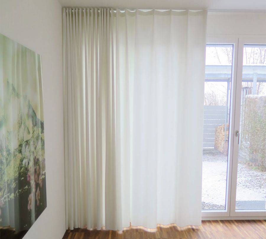 Weisser Vorhang Schlafzimmer mit Ausblick Sitzplatz