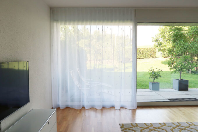 Gardine (Store) CHUR [dezentes Blättermuster, weiss] | vorhang123.at